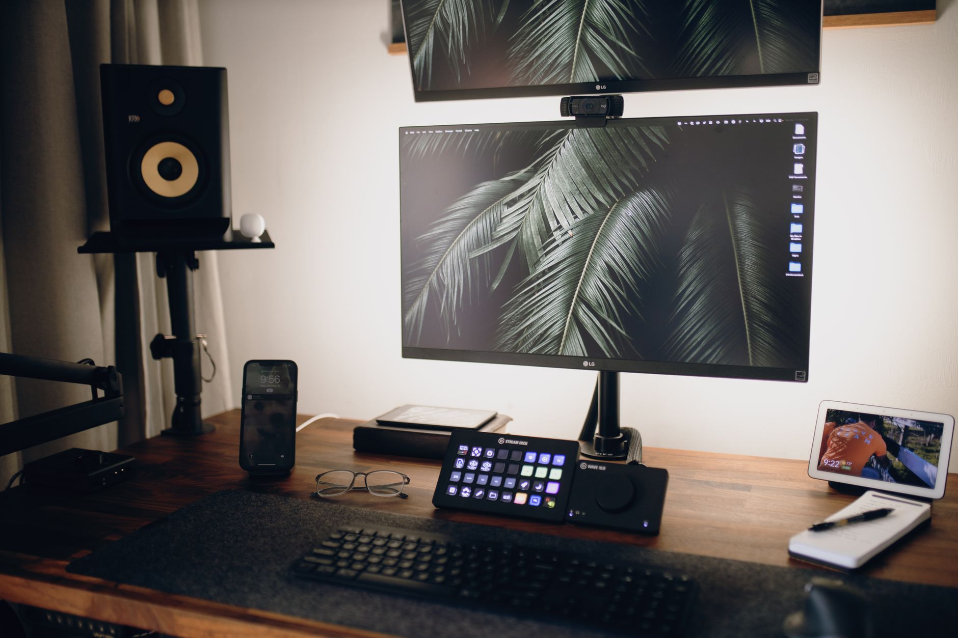 Dock, Hub, or Monitor: Three Ways to Land a Laptop on a Desk and What Each One Drops